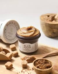 SKINFOOD Black Sugar veido kaukė su organiniu juoduoju cukrumi, 120ml.