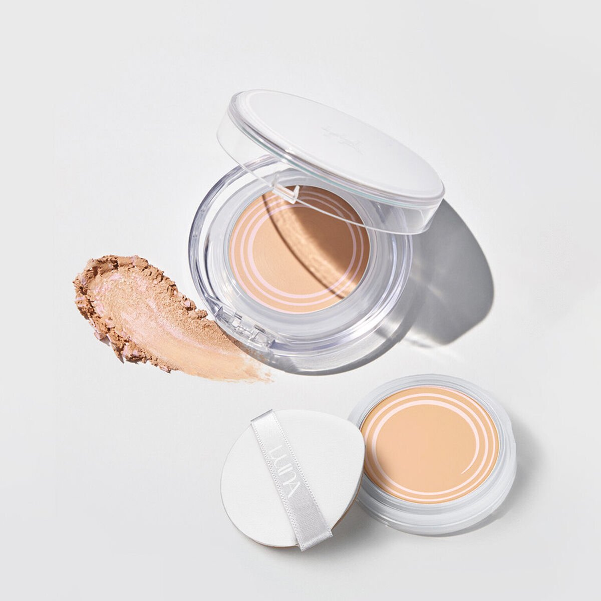 LUNA WATER PACT ilgai išliekantis makiažo pagrindas-kušonas, 2 vnt. už 1 kainą